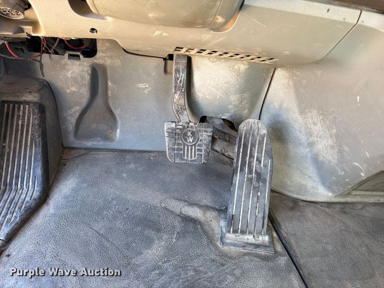 image for item EA0023 2015 Kenworth T680 semi truck