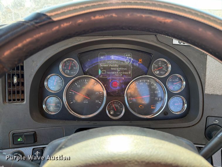 image for item EA0023 2015 Kenworth T680 semi truck