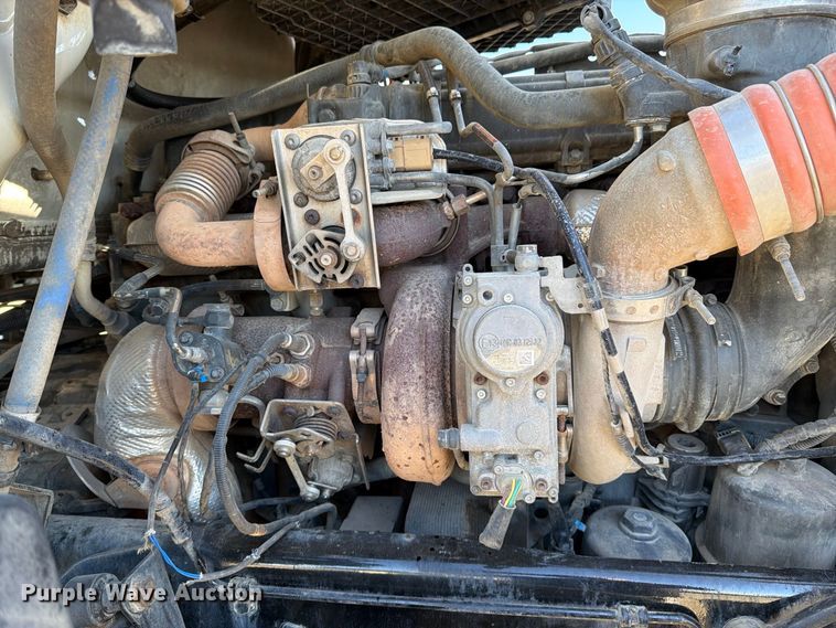 image for item EA0023 2015 Kenworth T680 semi truck
