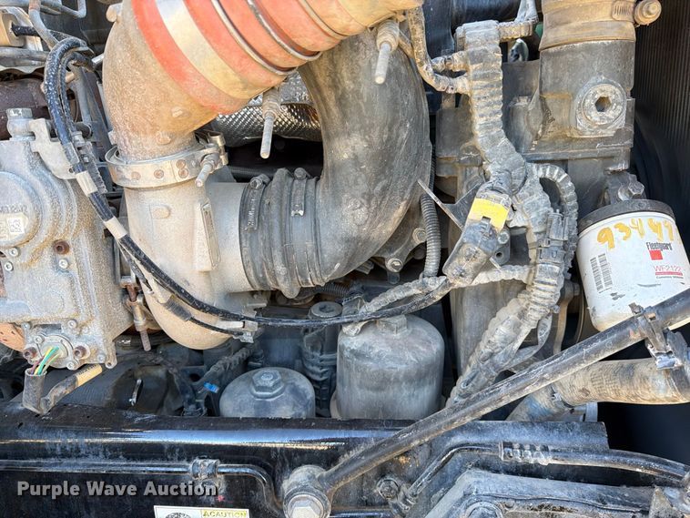 image for item EA0023 2015 Kenworth T680 semi truck