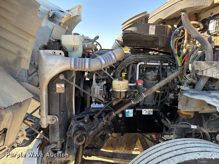 image for item EA0023 2015 Kenworth T680 semi truck
