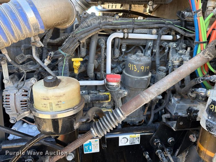 image for item EA0023 2015 Kenworth T680 semi truck