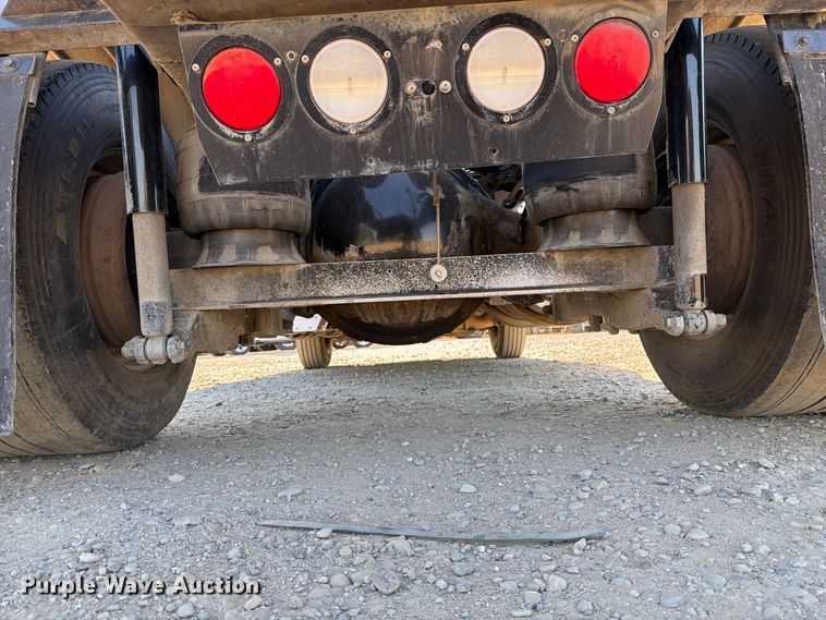 image for item EA0023 2015 Kenworth T680 semi truck