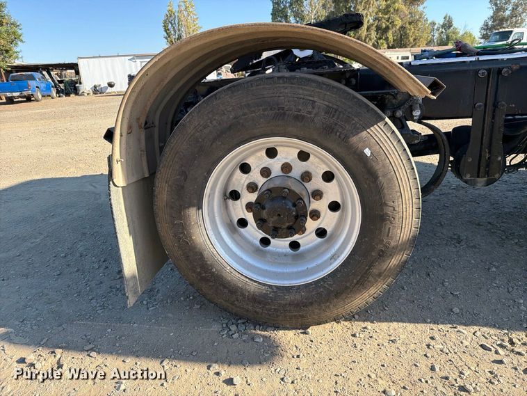 image for item EA0023 2015 Kenworth T680 semi truck