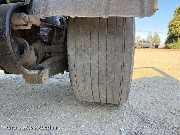 image for item EA0023 2015 Kenworth T680 semi truck