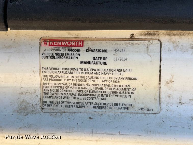 image for item EA0023 2015 Kenworth T680 semi truck