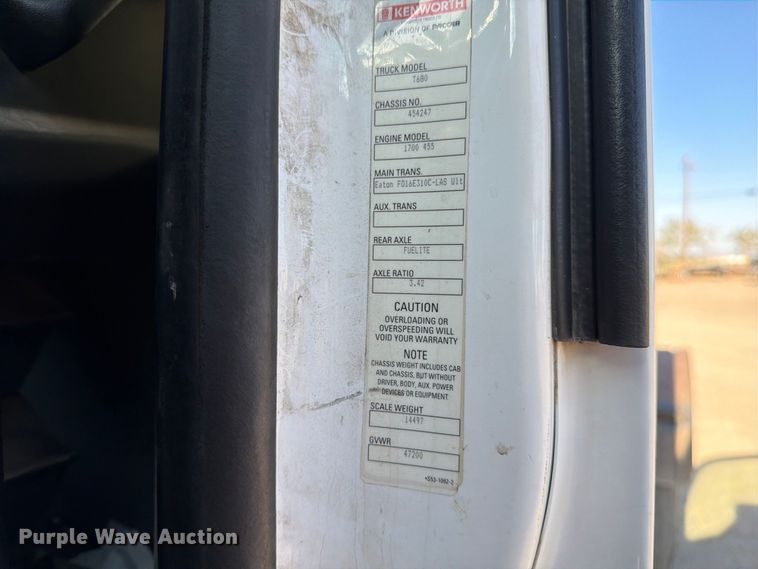 image for item EA0023 2015 Kenworth T680 semi truck