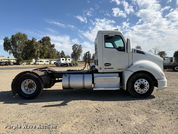image for item EA0024 2015 Kenworth T680 semi truck