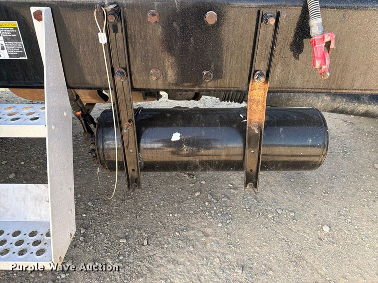 image for item EA0024 2015 Kenworth T680 semi truck