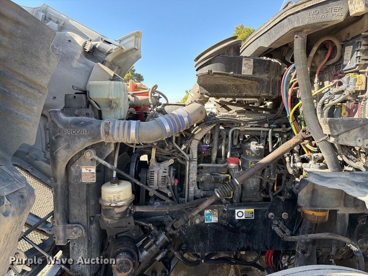 image for item EA0024 2015 Kenworth T680 semi truck