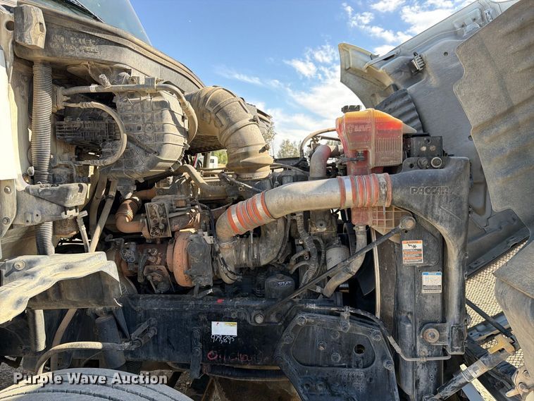 image for item EA0024 2015 Kenworth T680 semi truck