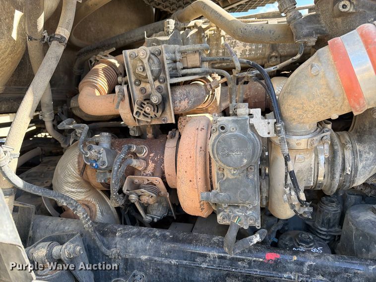 image for item EA0024 2015 Kenworth T680 semi truck