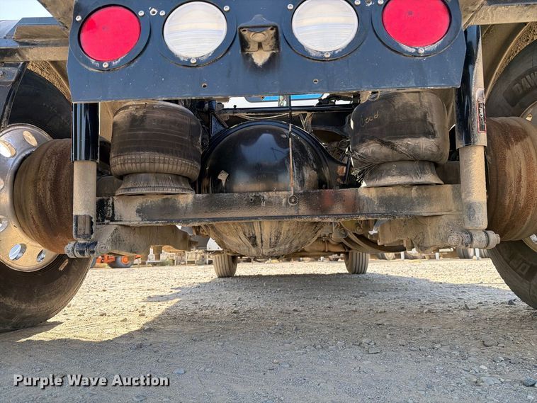 image for item EA0024 2015 Kenworth T680 semi truck