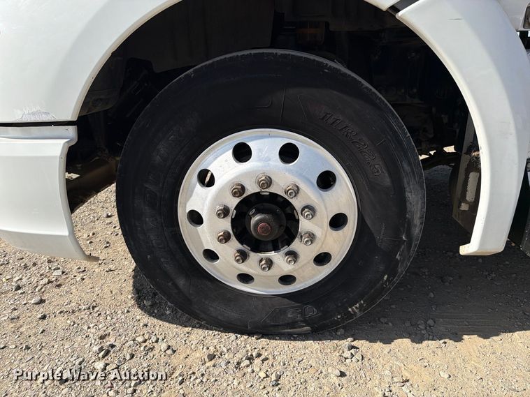 image for item EA0024 2015 Kenworth T680 semi truck