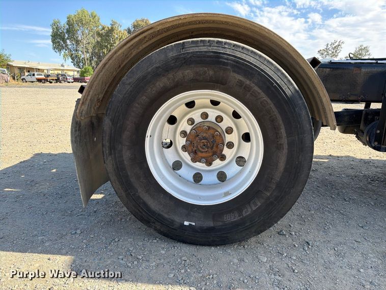 image for item EA0024 2015 Kenworth T680 semi truck