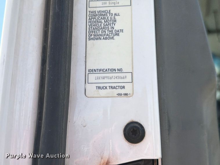 image for item EA0024 2015 Kenworth T680 semi truck