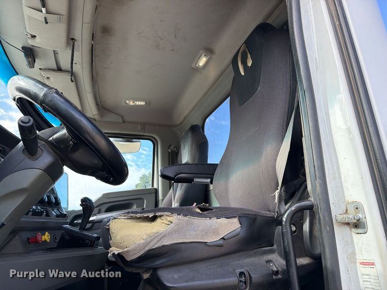 image for item EA0025 2015 Kenworth T680 semi truck