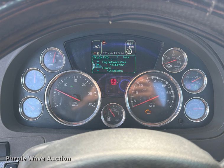 image for item EA0025 2015 Kenworth T680 semi truck