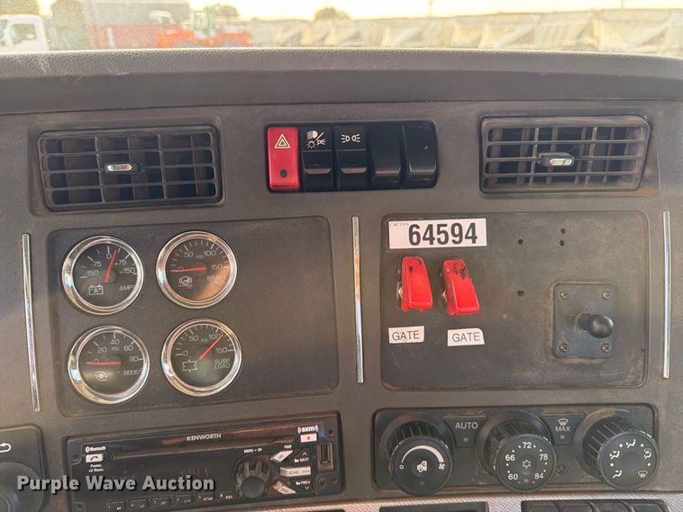 image for item EA0025 2015 Kenworth T680 semi truck