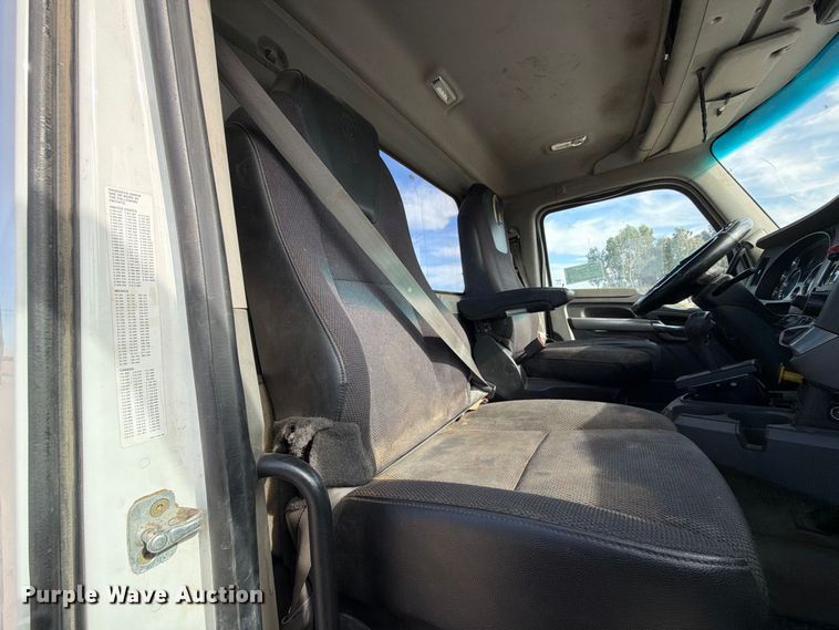 image for item EA0025 2015 Kenworth T680 semi truck