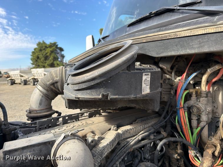image for item EA0025 2015 Kenworth T680 semi truck