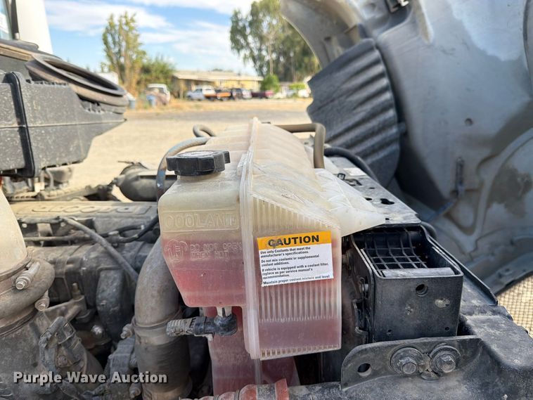 image for item EA0025 2015 Kenworth T680 semi truck