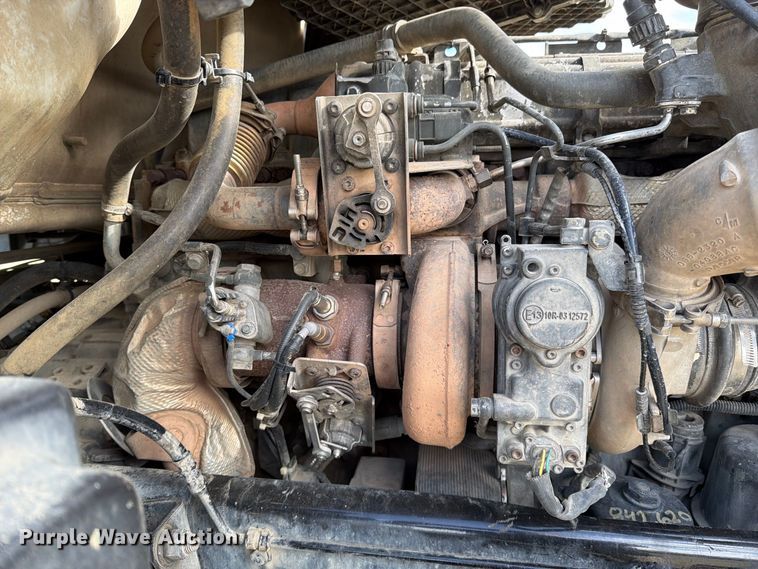 image for item EA0025 2015 Kenworth T680 semi truck
