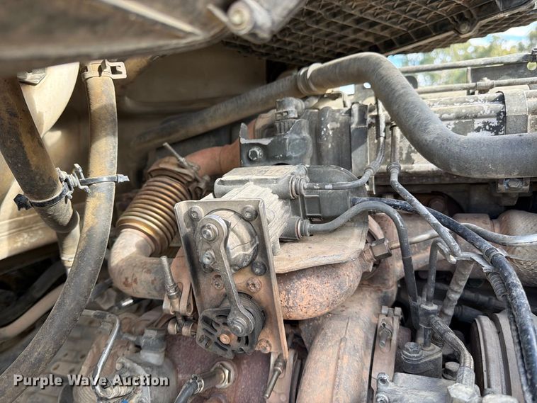 image for item EA0025 2015 Kenworth T680 semi truck