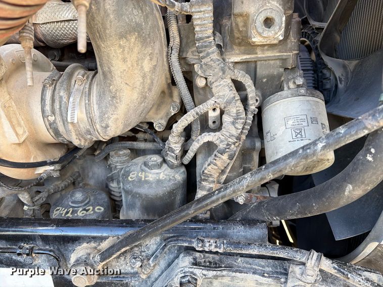 image for item EA0025 2015 Kenworth T680 semi truck