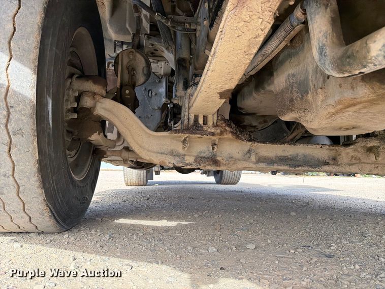image for item EA0025 2015 Kenworth T680 semi truck