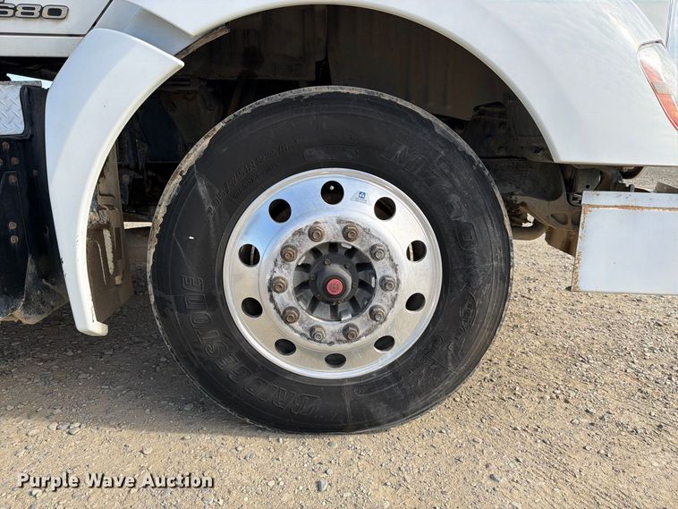 image for item EA0025 2015 Kenworth T680 semi truck