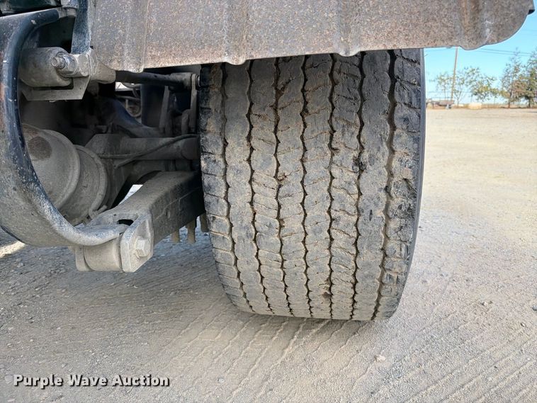 image for item EA0025 2015 Kenworth T680 semi truck