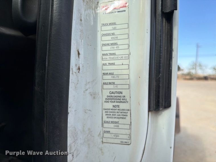 image for item EA0025 2015 Kenworth T680 semi truck