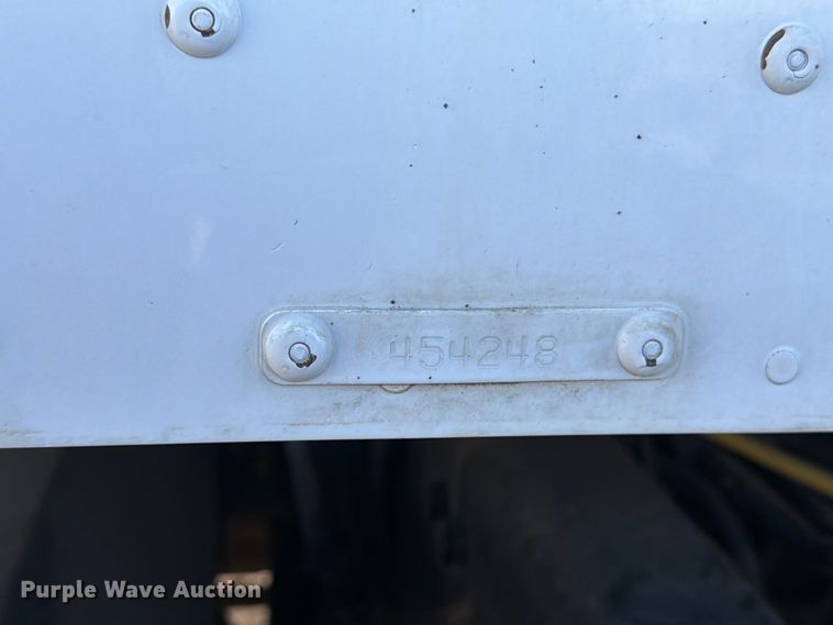 image for item EA0025 2015 Kenworth T680 semi truck