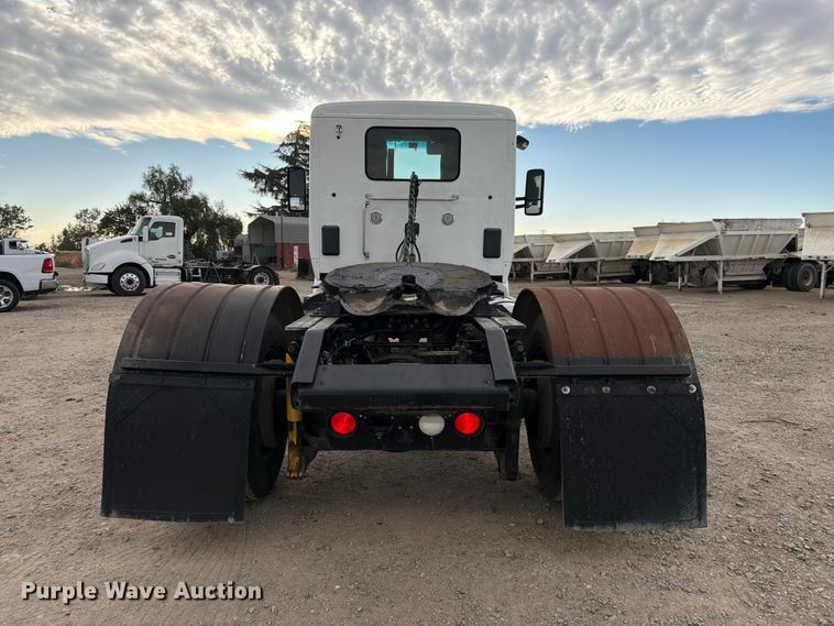 image for item EA0026 2015 Kenworth T680 semi truck
