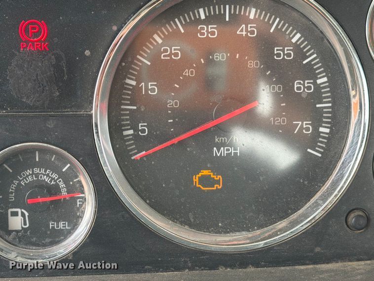 image for item EA0026 2015 Kenworth T680 semi truck
