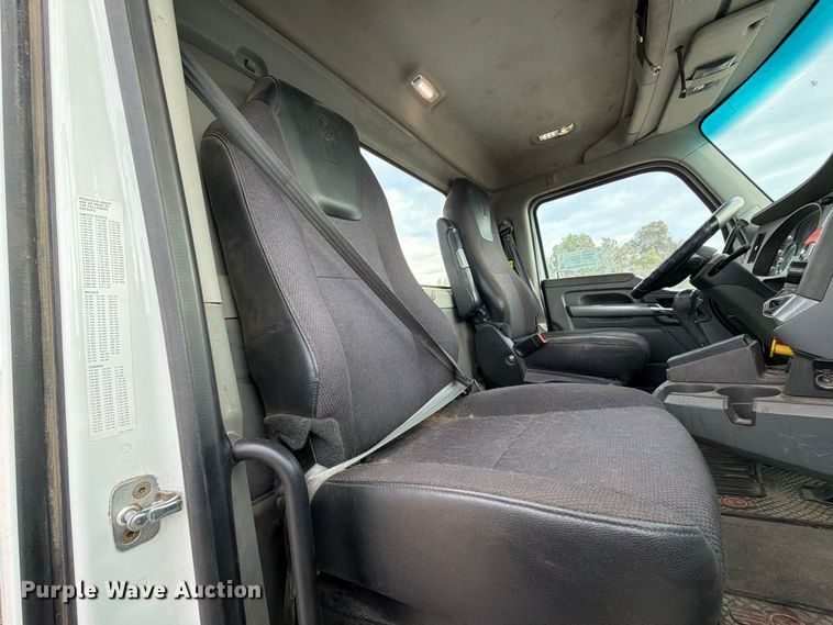 image for item EA0026 2015 Kenworth T680 semi truck