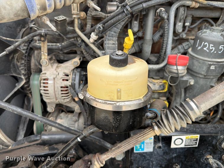 image for item EA0026 2015 Kenworth T680 semi truck