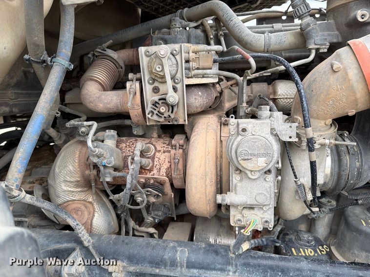 image for item EA0026 2015 Kenworth T680 semi truck