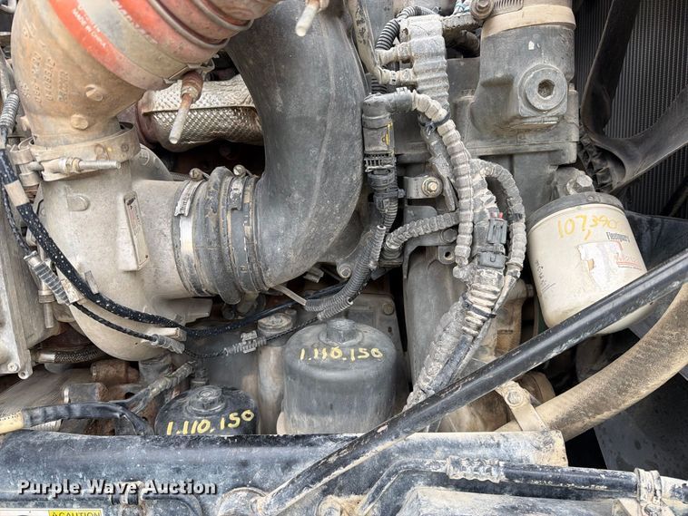image for item EA0026 2015 Kenworth T680 semi truck