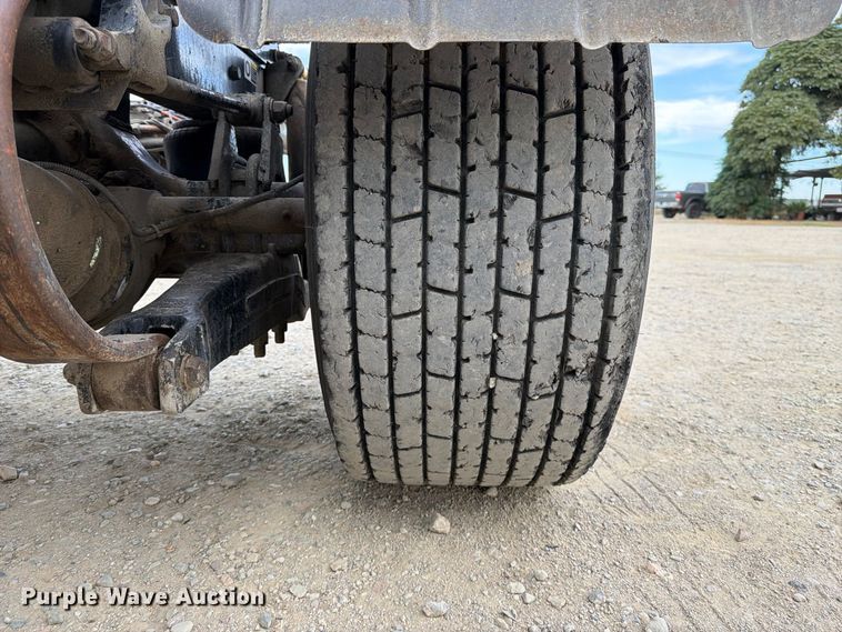 image for item EA0026 2015 Kenworth T680 semi truck