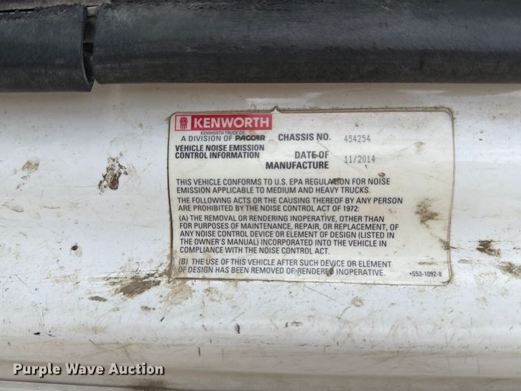 image for item EA0026 2015 Kenworth T680 semi truck