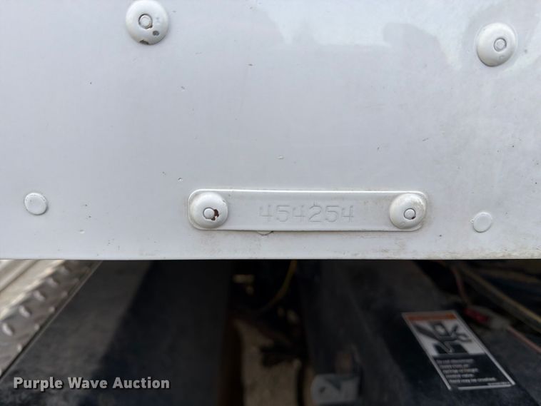 image for item EA0026 2015 Kenworth T680 semi truck