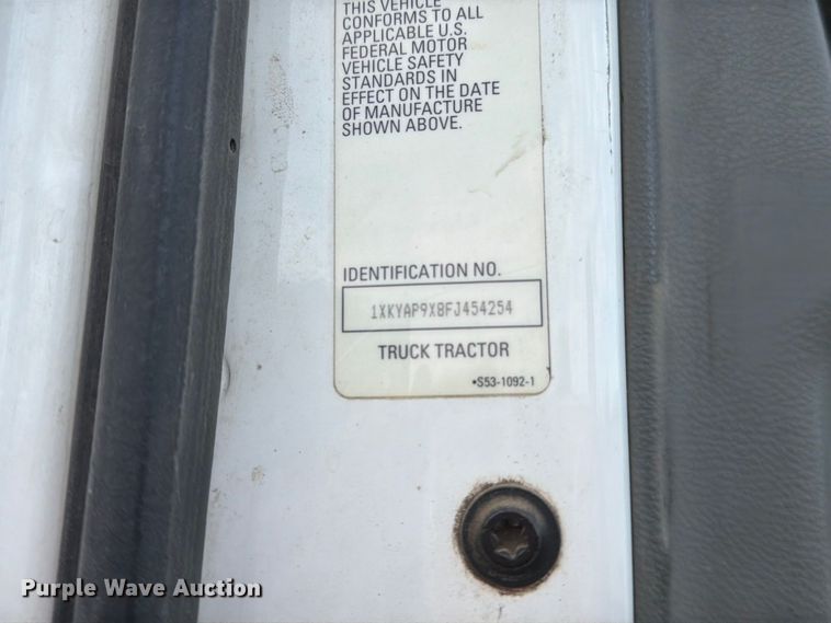 image for item EA0026 2015 Kenworth T680 semi truck