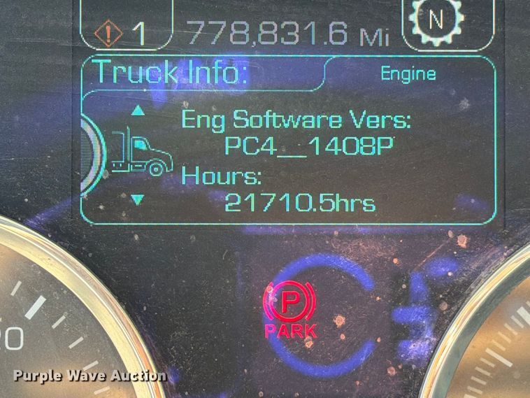image for item EA0027 2015 Kenworth T680 semi truck