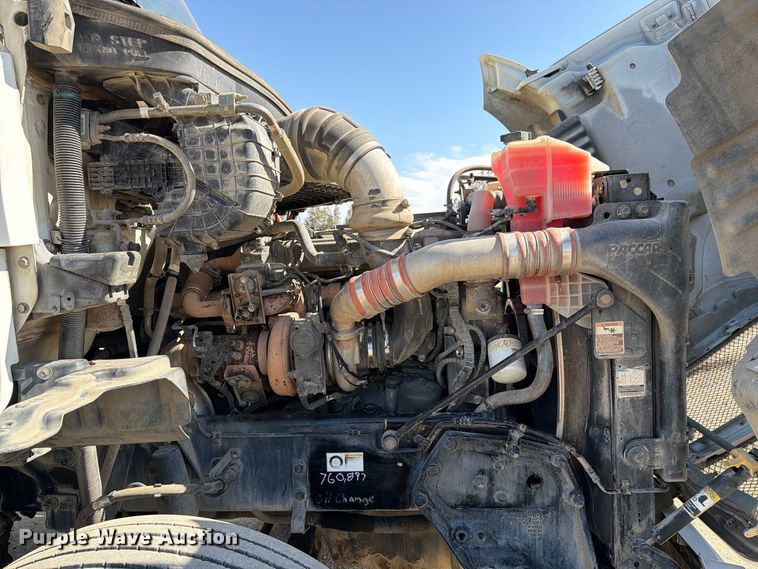 image for item EA0027 2015 Kenworth T680 semi truck