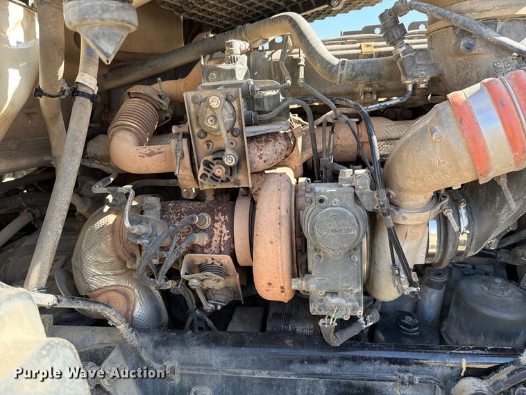 image for item EA0027 2015 Kenworth T680 semi truck