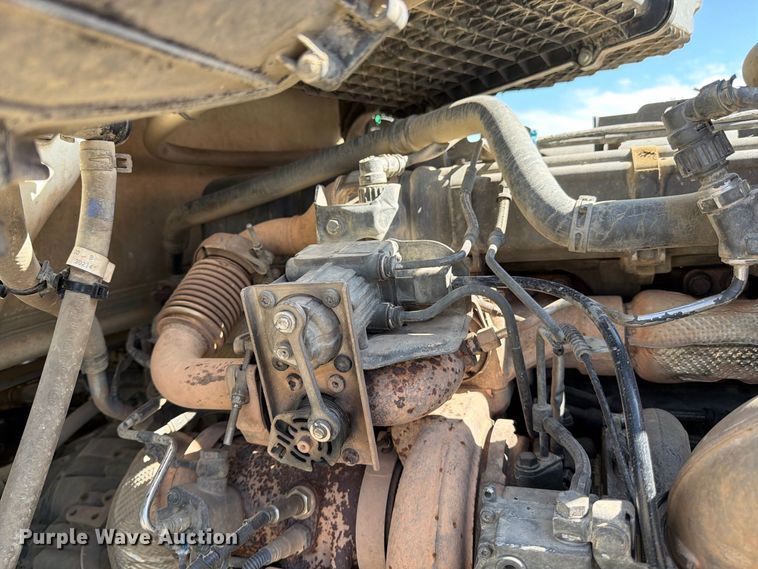 image for item EA0027 2015 Kenworth T680 semi truck