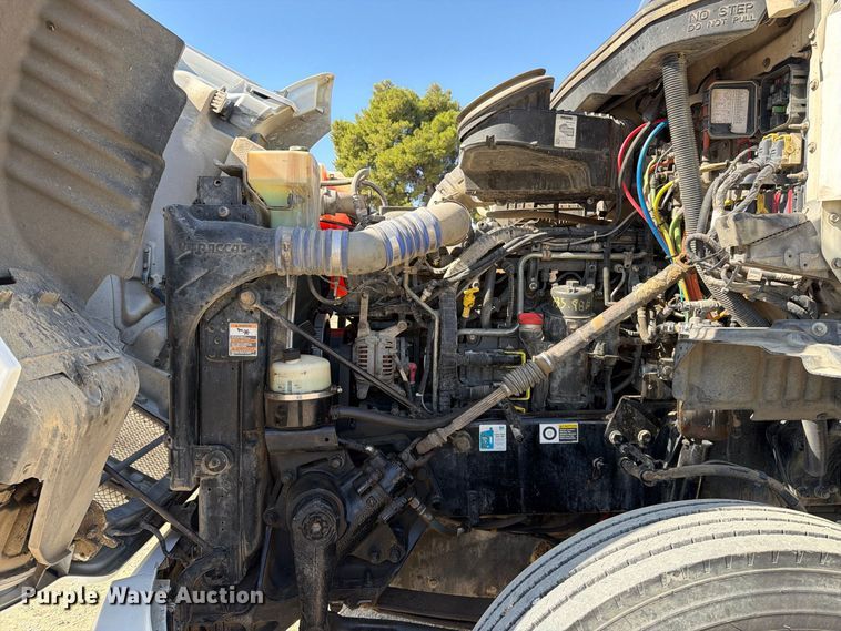 image for item EA0027 2015 Kenworth T680 semi truck