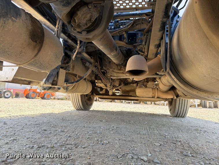 image for item EA0027 2015 Kenworth T680 semi truck